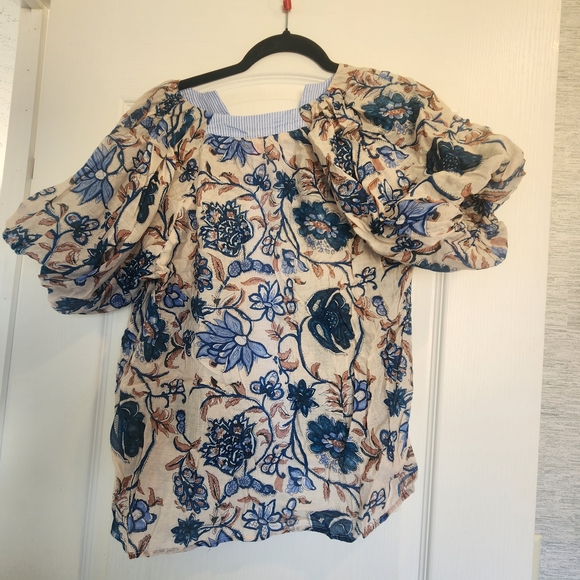 THML Blue Floral V-Neck Blouse with Cream Base Size L Euc - Picture 4 of 4